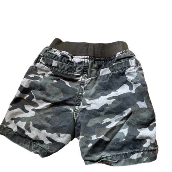 3/$20 Gymboree 6-12 month Camo shorts - Picture 2 of 3